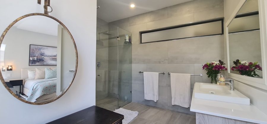 10 Bedroom Property for Sale in Bloubergstrand Western Cape